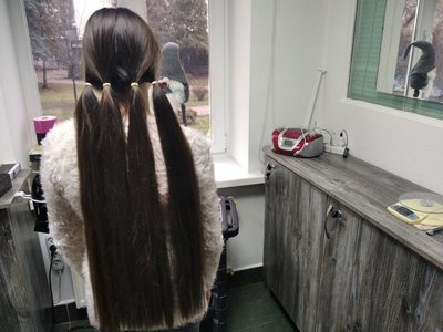 Обрізала та продала волосся заради перемоги: 13-річна школярка з Житомирщини перерахувала на потреби ЗСУ 6500 гривень Обрізала та продала волосся заради перемоги: 13-річна школярка з Житомирщини перерахувала на потреби ЗСУ 6500 гривень
