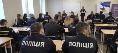 Поліцейські та рятувальники Волині розпочали курс із вивчення жестової мови Поліцейські та рятувальники Волині розпочали курс із вивчення жестової мови