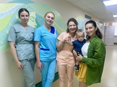 На Волині медсестра, яка виходжувала передчасно народженого малюка, стала його хрещеною На Волині медсестра, яка виходжувала передчасно народженого малюка, стала його хрещеною