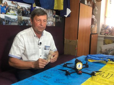 Волонтери "Руху підтримки закарпатських військових" за пів року відправили на фронт 350 дронів Волонтери "Руху підтримки закарпатських військових" за пів року відправили на фронт 350 дронів