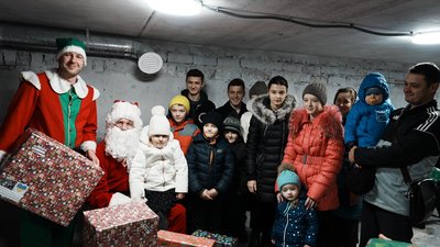 Німецькі волонтери передали подарунки дітям з Краснопільської громади на Сумщині