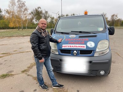 "Найголовніше — врятувати життя". Як криворізький волонтер вивозить людей з-під обстрілів "Найголовніше — врятувати життя". Як криворізький волонтер вивозить людей з-під обстрілів
