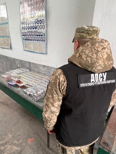 Майже 800 пачок сигарет виявили прикордонники в мікроавтобусі, яким керував житель Прикарпаття Майже 800 пачок сигарет виявили прикордонники в мікроавтобусі, яким керував житель Прикарпаття