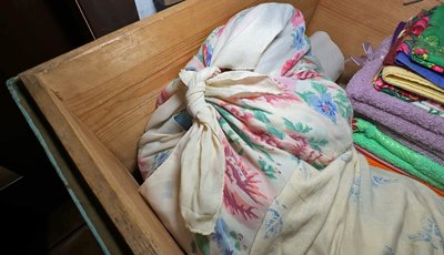 "Світу не бачила за роботою": волинянка показала старовинну скриню "на придане" і клунок "на смерть" "Світу не бачила за роботою": волинянка показала старовинну скриню "на придане" і клунок "на смерть"