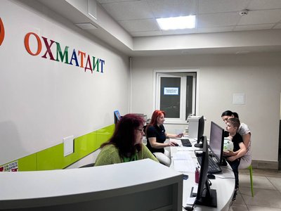 Валентина Нікончук з сином в "Охматдиті" Валентина Нікончук з сином в "Охматдиті"