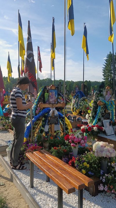 "Не дочекався донечки": батьки загиблого бійця Олександра Пархомчука просять присвоїти йому звання Героя України