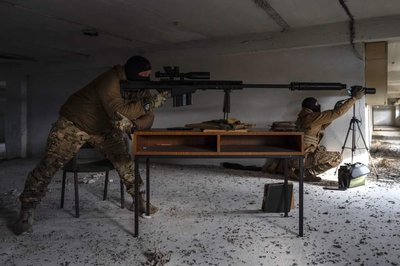 "Впольовує" ворогів": військові показали роботу снайперів одеської бригади "Впольовує" ворогів": військові показали роботу снайперів одеської бригади