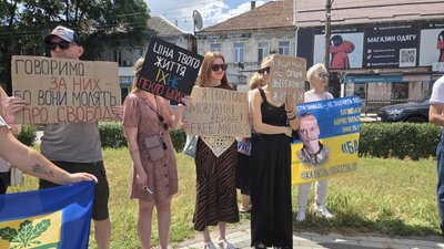 Акція-нагадування про полонених та зниклих безвісти відбулась у Миколаєві Акція-нагадування про полонених та зниклих безвісти відбулась у Миколаєві