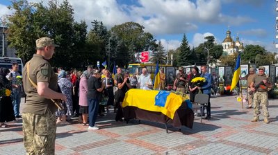 Із загиблим солдатом Андрієм Біликом попрощались у Рівному Із загиблим солдатом Андрієм Біликом попрощались у Рівному