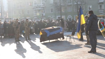 Із загиблим на війні бійцем та футзалістом Едуардом Петриком попрощались у Рівному Із загиблим на війні бійцем та футзалістом Едуардом Петриком попрощались у Рівному