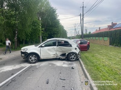На Львівщині внаслідок аварії травмовані троє людей серед яких 8-річна дитина На Львівщині внаслідок аварії травмовані троє людей серед яких 8-річна дитина