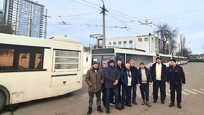 Режим вихідного дня для комунальних автобусів у Кропивницькому продовжили. Що відомо Режим вихідного дня для комунальних автобусів у Кропивницькому продовжили. Що відомо