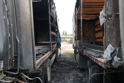 Згоріли фури, травмовані собаки: наслідки удару армії РФ по Сумах Згоріли фури, травмовані собаки: наслідки удару армії РФ по Сумах
