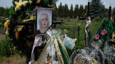 "Тяг її під колесами до кінця села": чому водію, який на смерть збив жінку на трасі "Київ-Чернігів", не вручили підозру "Тяг її під колесами до кінця села": чому водію, який на смерть збив жінку на трасі "Київ-Чернігів", не вручили підозру