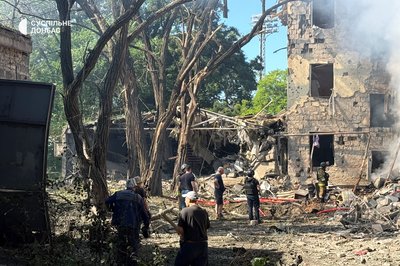 Нічний авіаудар по Краматорську: відомо про трьох поранених Нічний авіаудар по Краматорську: відомо про трьох поранених