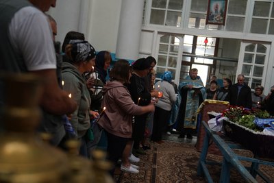 У Великому Бобрику на Сумщині попрощалися із двома загиблими внаслідок російської атаки У Великому Бобрику на Сумщині попрощалися із двома загиблими внаслідок російської атаки