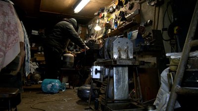 Окопні свічки, пічки та буржуйки: родина з Вінниччини допомагає фронту Окопні свічки, пічки та буржуйки: родина з Вінниччини допомагає фронту