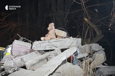 "Ми її витягнемо": історія жінки, яка втратила сім'ю, але вижила під завалами після удару по Одесі "Ми її витягнемо": історія жінки, яка втратила сім'ю, але вижила під завалами після удару по Одесі