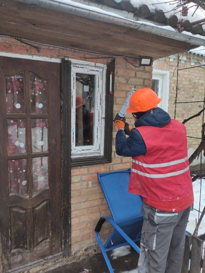 На Київщині триває відновлення будинків, пошкоджених уламками російських ракет На Київщині триває відновлення будинків, пошкоджених уламками російських ракет