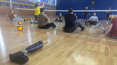 У Луцьку стартували тренування з волейболу сидячи для військових У Луцьку стартували тренування з волейболу сидячи для військових