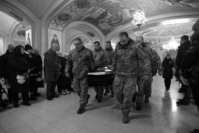 Останній бій прийняв на Донеччині: у Луцьку попрощалися з 48-річним захисником Миколою Гліною Останній бій прийняв на Донеччині: у Луцьку попрощалися з 48-річним захисником Миколою Гліною