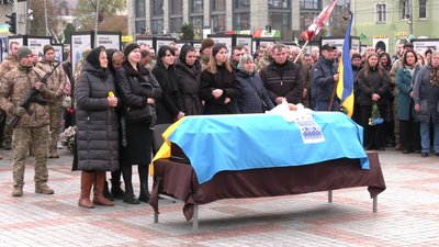 З військовими Михайлом Лебедевим та Олександром Юхимцем попрощалися у Рівному З військовими Михайлом Лебедевим та Олександром Юхимцем попрощалися у Рівному