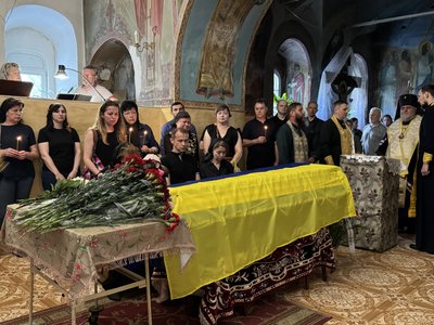 "Був зниклим безвісти". У Сумах провели в останню путь рядового Юрія Храбана "Був зниклим безвісти". У Сумах провели в останню путь рядового Юрія Храбана
