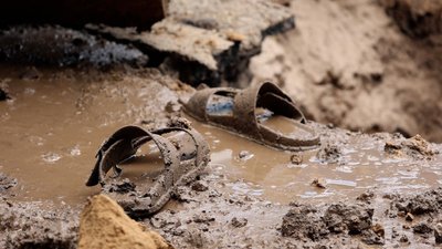 Під час будівництва укриття у вінницькому дитсадку людину засипало землею Під час будівництва укриття у вінницькому дитсадку людину засипало землею