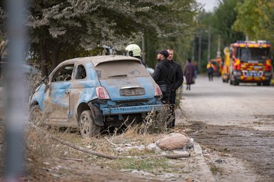Що відбувається на місці ракетного удару по Дніпру: фоторепортаж Що відбувається на місці ракетного удару по Дніпру: фоторепортаж