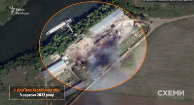 Супутник показав знімки знищеного понтонного мосту росіян на Херсонщині Супутник показав знімки знищеного понтонного мосту росіян на Херсонщині