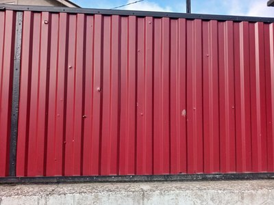 Обстріл Франківщини, уламки, паркан Обстріл Франківщини, уламки, паркан