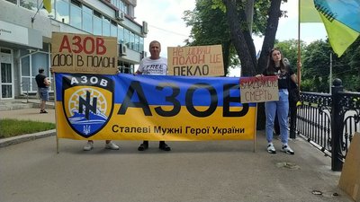 "Вірю, молюсь, чекаю": сум'яни вийшли на акцію підтримки бійців, що перебувають у полоні "Вірю, молюсь, чекаю": сум'яни вийшли на акцію підтримки бійців, що перебувають у полоні