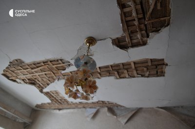"Якби я там лежала, то мене б вже не було": РФ ударила по житловим будинкам Одеси в ніч на 1 червня "Якби я там лежала, то мене б вже не було": РФ ударила по житловим будинкам Одеси в ніч на 1 червня