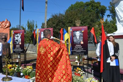 меморіальні стенди, освячення, вшанування пам'яті