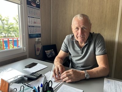 У Кременчуці розчищають водойми машиною-амфібією: як та для чого У Кременчуці розчищають водойми машиною-амфібією: як та для чого