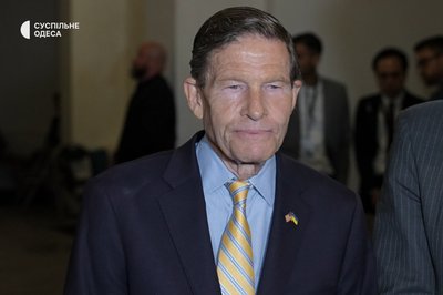Американські сенатори під час повітряної тривоги в Одесі провели брифінг в укритті та говорили про нові санкції проти РФ Американські сенатори під час повітряної тривоги в Одесі провели брифінг в укритті та говорили про нові санкції проти РФ