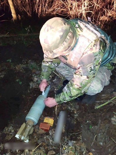 На Київщині чоловік приніс додому танковий снаряд, який знайшов у лісі На Київщині чоловік приніс додому танковий снаряд, який знайшов у лісі