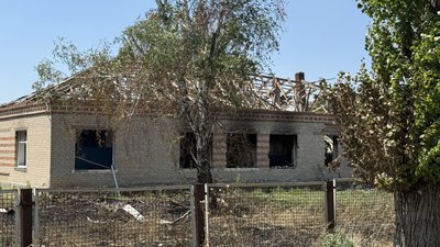 Розбита обстрілами будівля Миколайпілля Дружківська громада Донецька область 9 липня 2025 рік Розбита обстрілами будівля Миколайпілля Дружківська громада Донецька область 9 липня 2025 рік