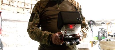 Майструють дрони у росіян під носом. Як сапери 102 бригади вдосконалюють та створюють машинки для розмінування Майструють дрони у росіян під носом. Як сапери 102 бригади вдосконалюють та створюють машинки для розмінування