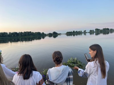 Плели вінки та танцювали: у Черкасах відбувся етнографічний захід "Купала" Плели вінки та танцювали: у Черкасах відбувся етнографічний захід "Купала"
