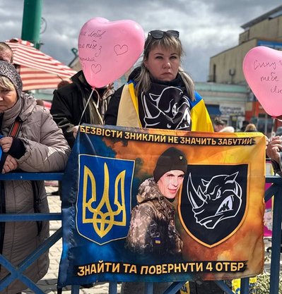 Тетяна тримає плакат на акції Тетяна тримає плакат на акції