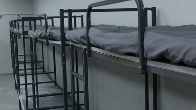В укритті облаштували спальні місця В укритті облаштували спальні місця
