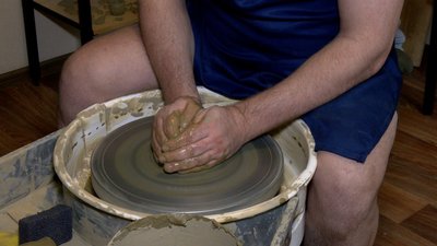 У Житомирі продають керамічні чашки ветерана з Вінниці У Житомирі продають керамічні чашки ветерана з Вінниці