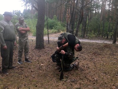У селищі на Волині жінки вперше навчалися основ бойової підготовки У селищі на Волині жінки вперше навчалися основ бойової підготовки