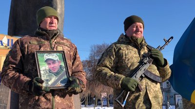 "Був прикладом для працівників": попрощалися з 38-річним солдатом Віктором Білявським у Рівному "Був прикладом для працівників": попрощалися з 38-річним солдатом Віктором Білявським у Рівному