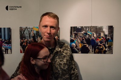 "Нескорений Херсон": в Одесі показали фото, зроблені на мітингах проти російської окупації "Нескорений Херсон": в Одесі показали фото, зроблені на мітингах проти російської окупації