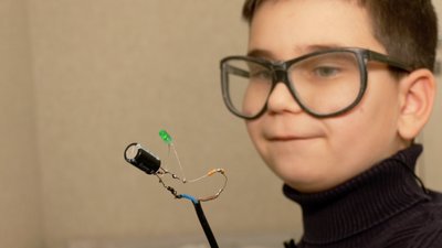 9-річний одесит власноруч збирає електроприлади та підкорює TikTok 9-річний одесит власноруч збирає електроприлади та підкорює TikTok