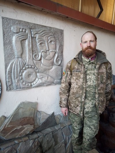 Дримба і молитва на війні: інтерв'ю з військовослужбовцем Андрієм Вітрівим Дримба і молитва на війні: інтерв'ю з військовослужбовцем Андрієм Вітрівим