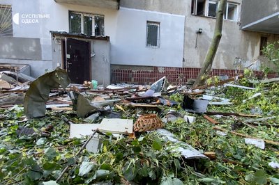 "Бабусю привалило камінням": рідні загиблої — про дронову атаку на багатоповерхівку в Одесі "Бабусю привалило камінням": рідні загиблої — про дронову атаку на багатоповерхівку в Одесі
