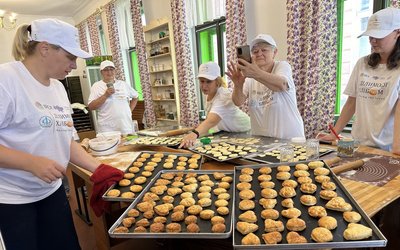 В Ужгороді провели майстерклас із випікання закарпатських смаколиків за проєктом "Ділимося хлібом" В Ужгороді провели майстерклас із випікання закарпатських смаколиків за проєктом "Ділимося хлібом"